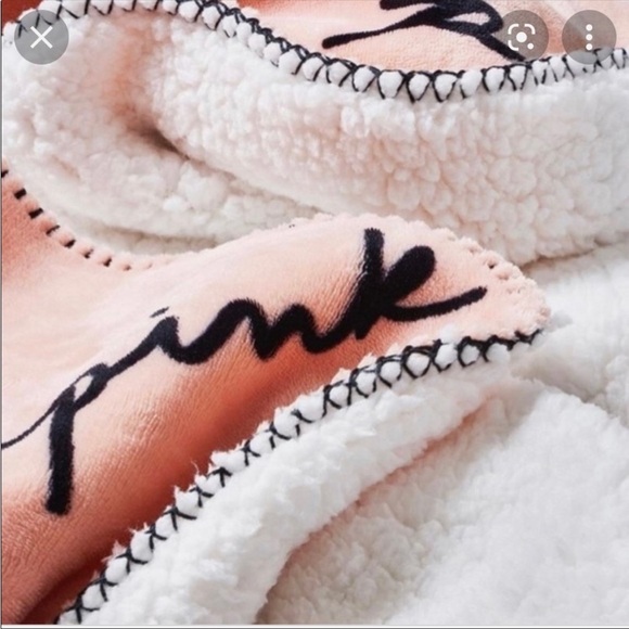 PINK VICTORIA SECRET Sherpa Throw/Blanket 50”x 60” - Picture 2 of 11